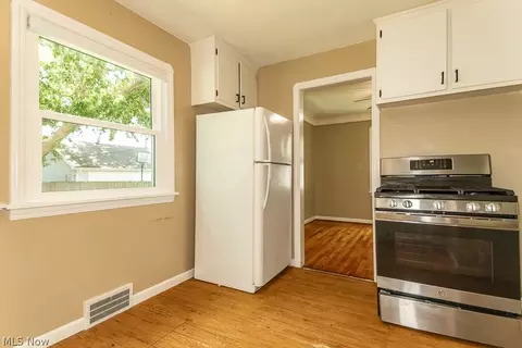 6106 Bradley Ave, Parma, OH 44129 photo 7