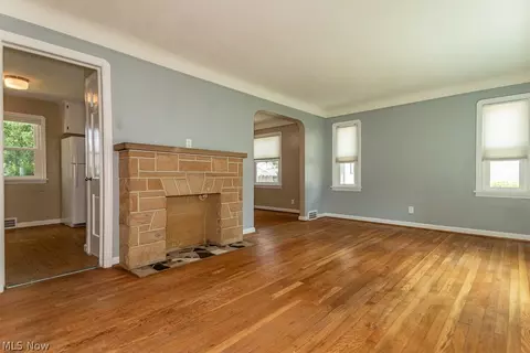 6106 Bradley Ave, Parma, OH 44129 photo 3