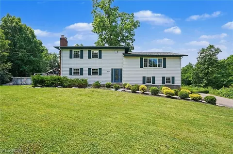 952 Ravenna Rd, Kent, OH 44240