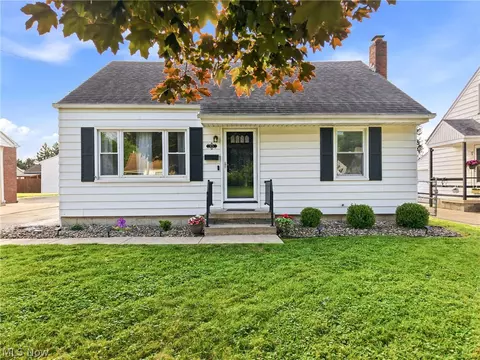 95 Westview Ave, Hubbard, OH 44425