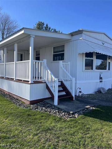 230 Deer Dr, Chardon, OH 44024