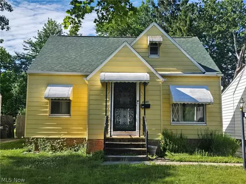 19403 Ridgewood Ave, Warrensville Heights, OH 44122