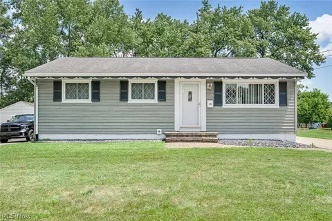 751 Dresden Dr, Hubbard, OH 44425