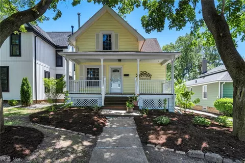 446 E Washington St, Medina, OH 44256
