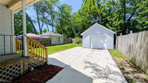 Exterior - 1711 W 9th St, Ashtabula, OH 44004 photo 5 of 6