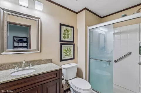 Bath - 4300 Washington Ave, Lorain, OH 44052 photo 2 of 3