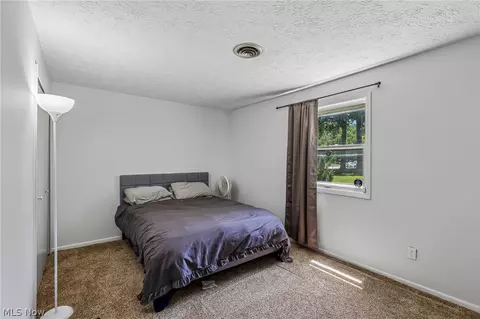 Bedroom - 4300 Washington Ave, Lorain, OH 44052 photo 1 of 6