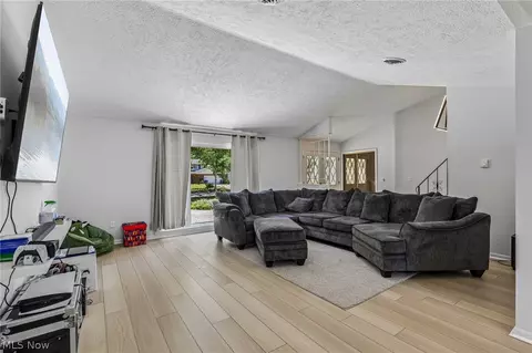Living - 4300 Washington Ave, Lorain, OH 44052 photo 1 of 4