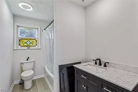 Bath - 4300 Washington Ave, Lorain, OH 44052 photo 3 of 3