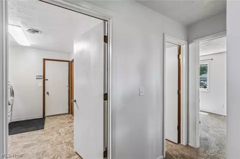 Entry Way - 4300 Washington Ave, Lorain, OH 44052 photo 4 of 4