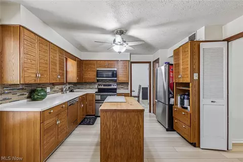 Kitchen - 4300 Washington Ave, Lorain, OH 44052 photo 1 of 2
