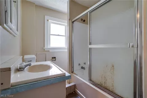 926 Work Dr, Akron, OH 44320 photo 17