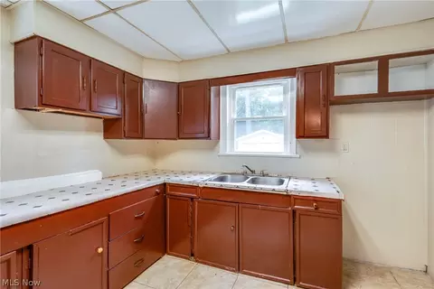 926 Work Dr, Akron, OH 44320 photo 7