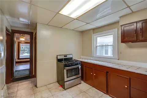 926 Work Dr, Akron, OH 44320 photo 10