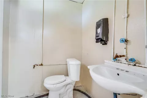 926 Work Dr, Akron, OH 44320 photo 20