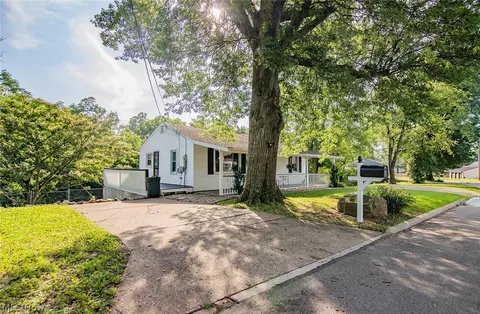 1405 Newberry Dr, Parkersburg, WV 26101