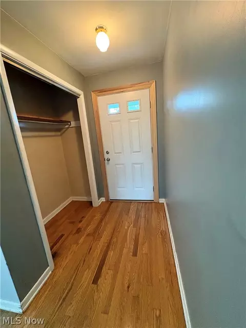 Entry Way - 518 Vince Ave NW, Canton, OH 44708 photo 1 of 3