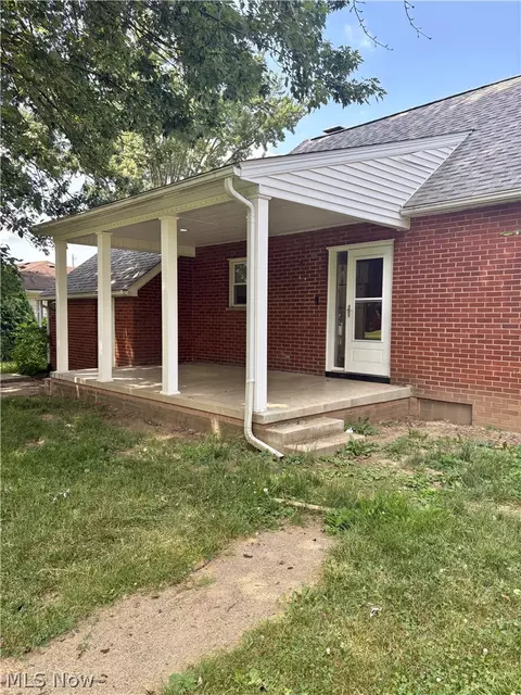 Exterior - 518 Vince Ave NW, Canton, OH 44708 photo 1 of 2
