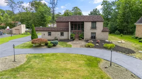 5685 Engleton Ln, Girard, OH 44420