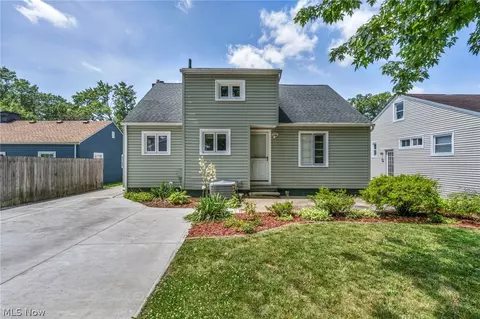 375 Olive St, Elyria, OH 44035 photo 5
