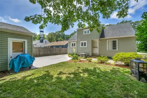 375 Olive St, Elyria, OH 44035 photo 8