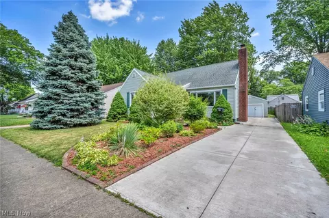 375 Olive St, Elyria, OH 44035 photo 4