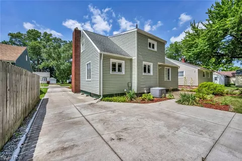 375 Olive St, Elyria, OH 44035 photo 6