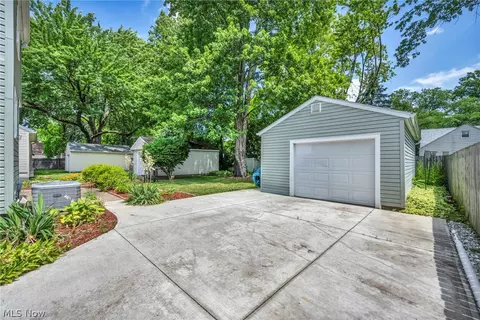 375 Olive St, Elyria, OH 44035 photo 7