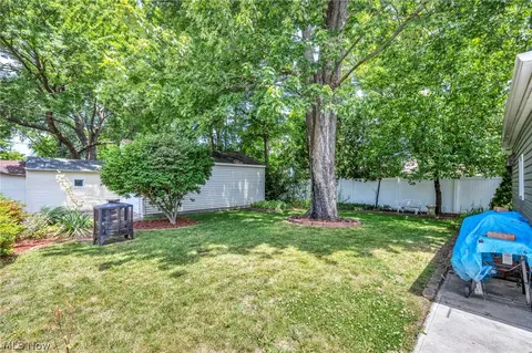 375 Olive St, Elyria, OH 44035 photo 9