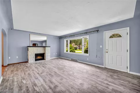 375 Olive St, Elyria, OH 44035 photo 12