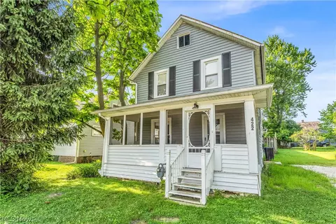 422 W Smith Rd, Medina, OH 44256