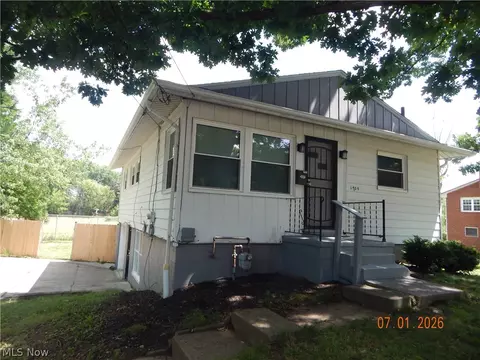 1709 42nd St NW, Canton, OH 44709