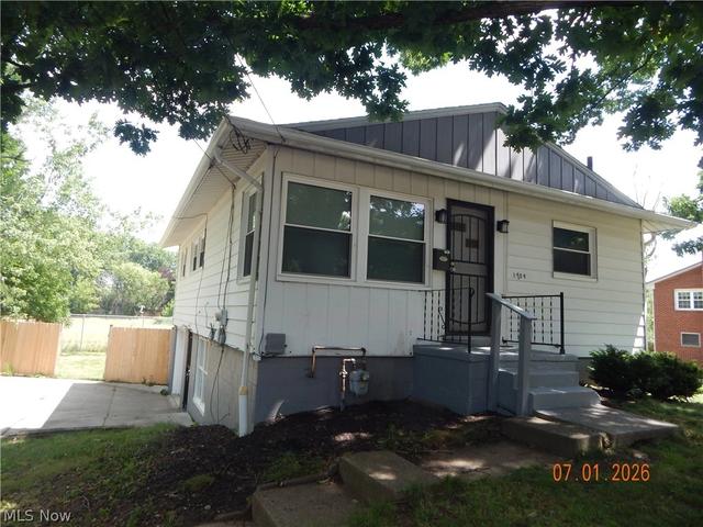1709 42nd St NW, Canton, OH 44709