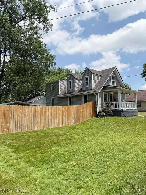 1521 24th St NE, Canton, OH 44714