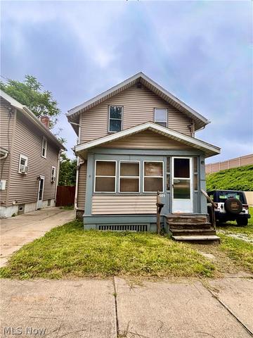 689 Brown St, Akron, OH 44311