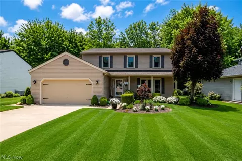 10222 Huntington Park Dr, Strongsville, OH 44136