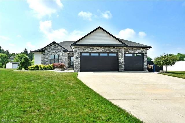 4885 Treeline Trl, New Middletown, OH 44442