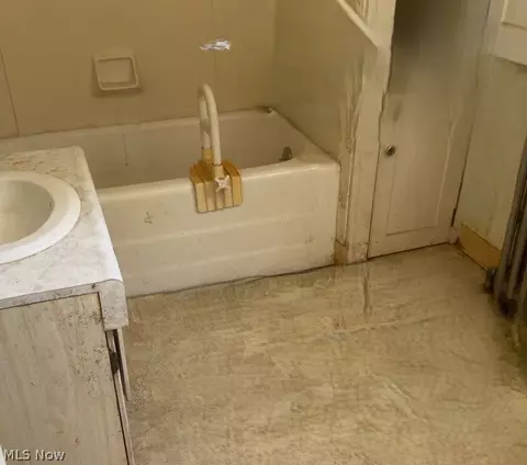 Bath - 943 Worden Rd, Wickliffe, OH 44092 photo 1 of 1