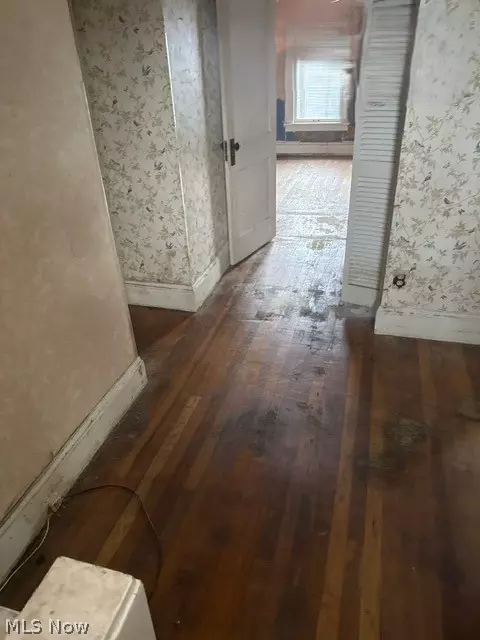 Entry Way - 943 Worden Rd, Wickliffe, OH 44092 photo 10 of 11