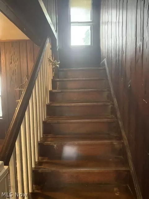 Entry Way - 943 Worden Rd, Wickliffe, OH 44092 photo 2 of 11