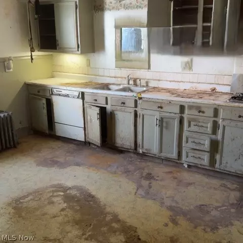 Kitchen - 943 Worden Rd, Wickliffe, OH 44092 photo 1 of 2