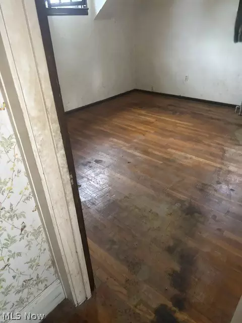 Entry Way - 943 Worden Rd, Wickliffe, OH 44092 photo 11 of 11