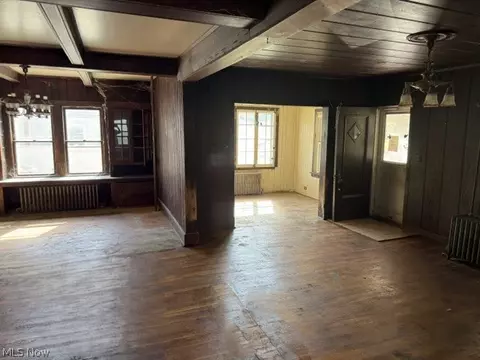 Living - 943 Worden Rd, Wickliffe, OH 44092 photo 4 of 5