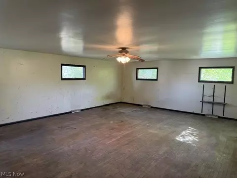 Living - 943 Worden Rd, Wickliffe, OH 44092 photo 5 of 5