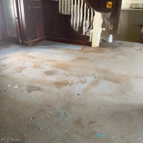 Entry Way - 943 Worden Rd, Wickliffe, OH 44092 photo 5 of 11