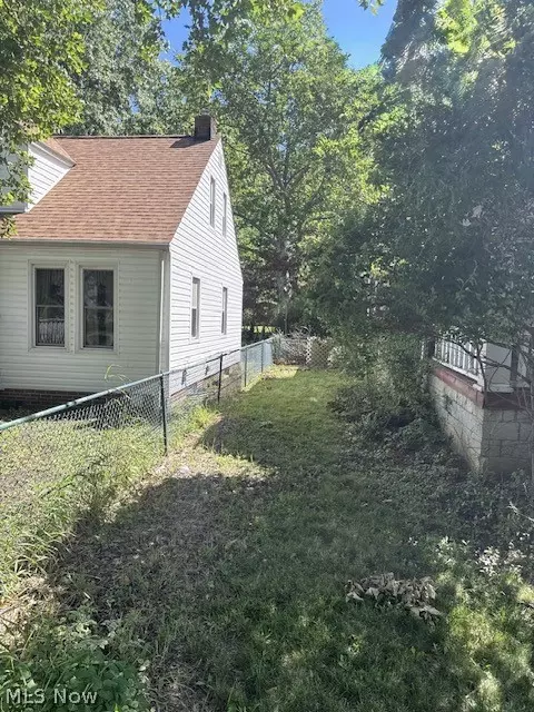 943 Worden Rd, Wickliffe, OH 44092 photo 2