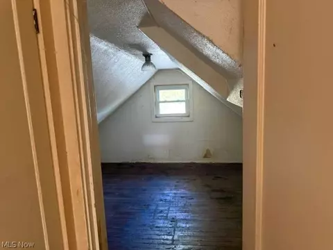 Entry Way - 943 Worden Rd, Wickliffe, OH 44092 photo 2 of 2