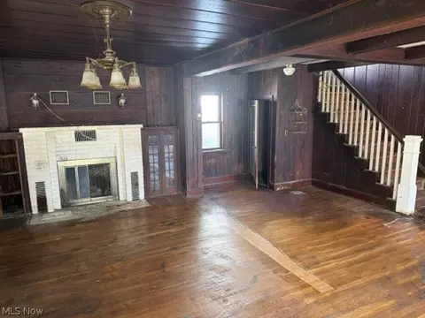 Living - 943 Worden Rd, Wickliffe, OH 44092 photo 1 of 5