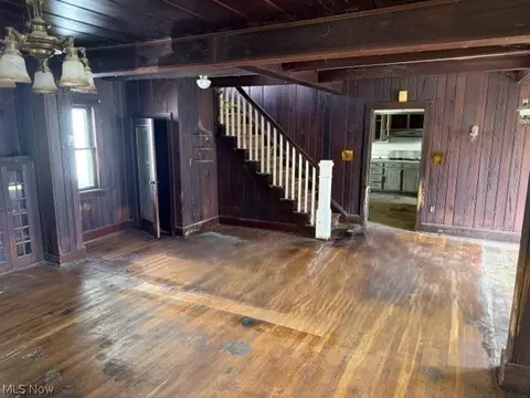 Living - 943 Worden Rd, Wickliffe, OH 44092 photo 2 of 5