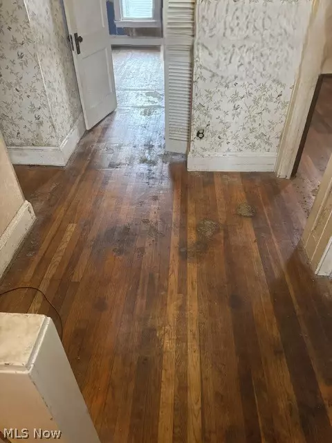 Entry Way - 943 Worden Rd, Wickliffe, OH 44092 photo 1 of 2